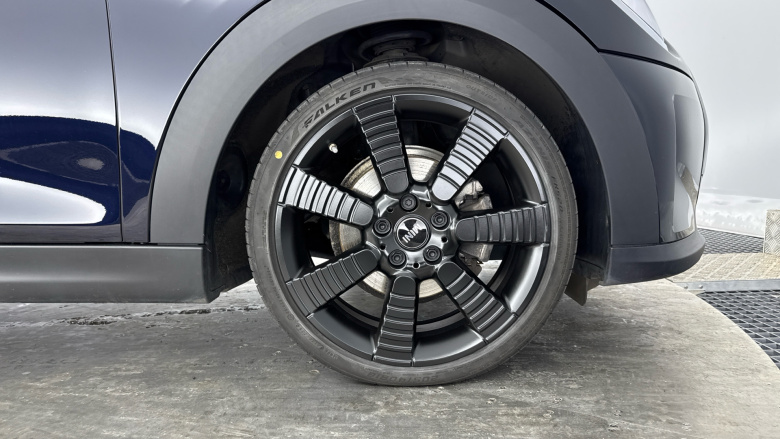 MINI Hatchback 1.5 Cooper Exclusive 5dr Auto Petrol Hatchback